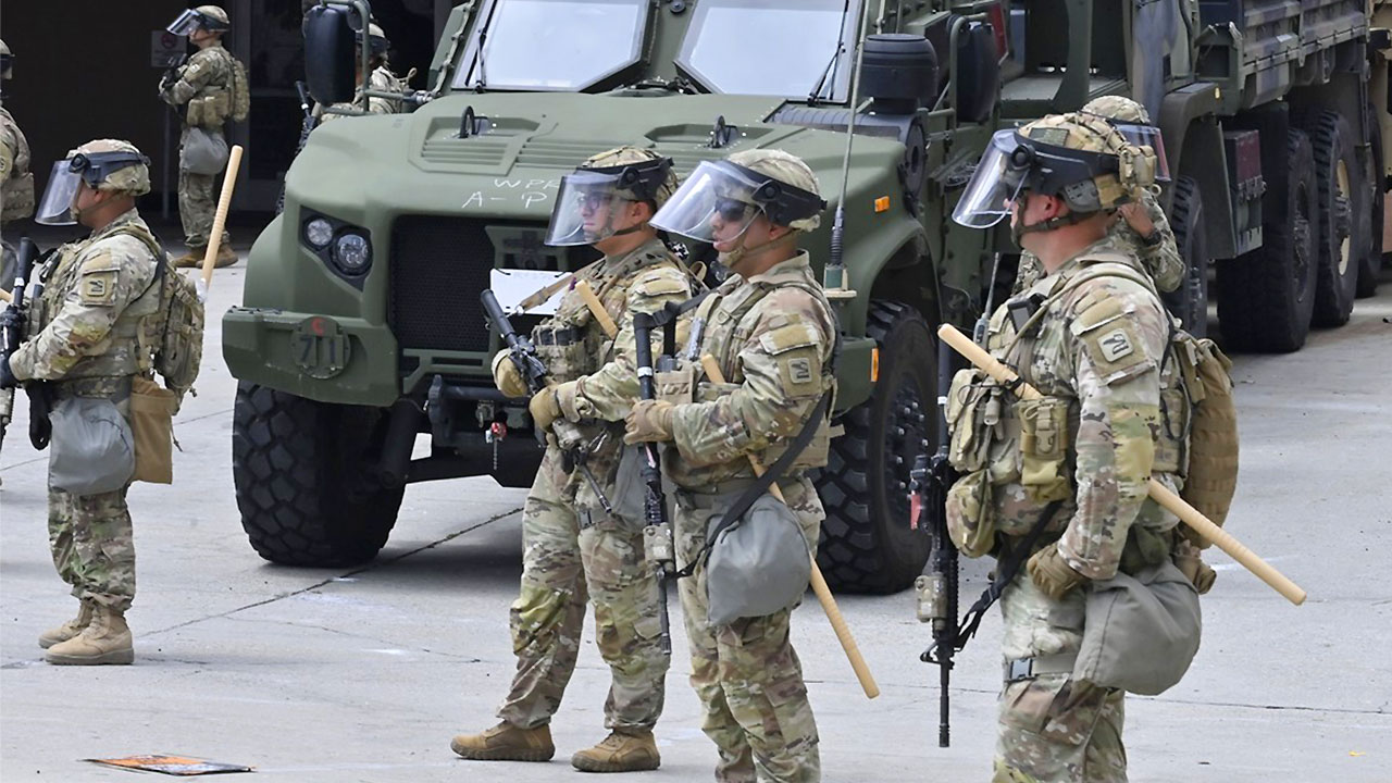 트럼프, 장갑차 동원 시카고서 대규모 불법체류자 단속 계획