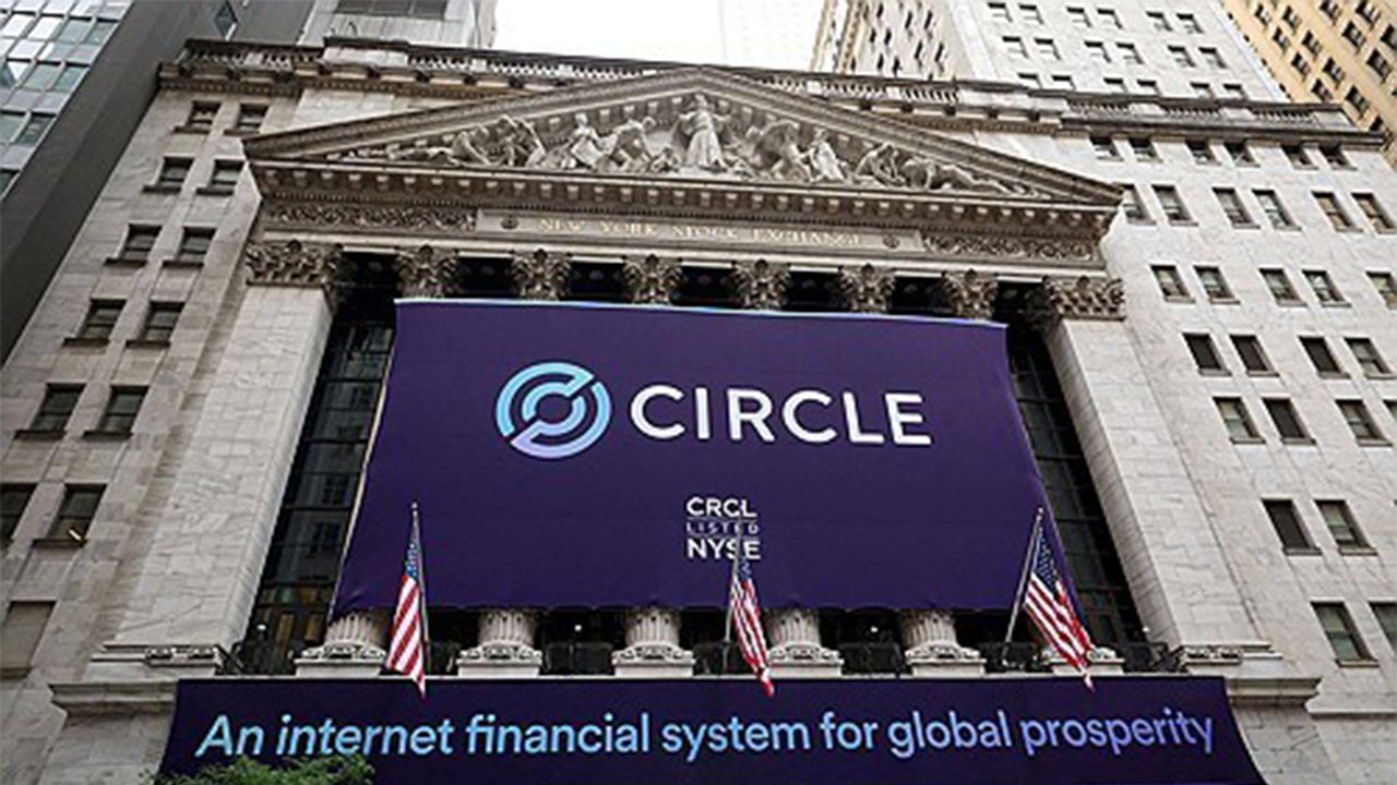 노벨 경제학상 수상자 "스테이블코인 감독 부실 땐 수조 원 구제금융 우려"