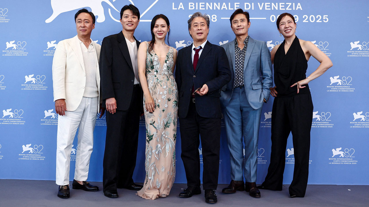 박찬욱 '어쩔수가없다', 미·영 비평가 10여 명 평점 만점