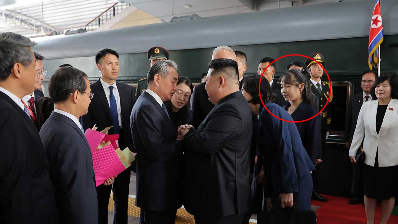 북, '김정은 베이징 도착' 신속보도‥딸 주애도 동행