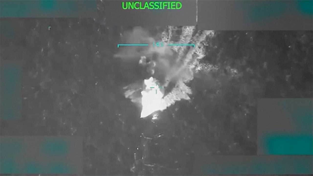 트럼프 "미군, 베네수 마약운반선 폭격‥테러리스트 11명 제거"