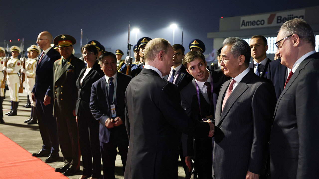 푸틴, 열병식 참석 등 중국 일정 마치고 '동방경제포럼' 블라디 도착