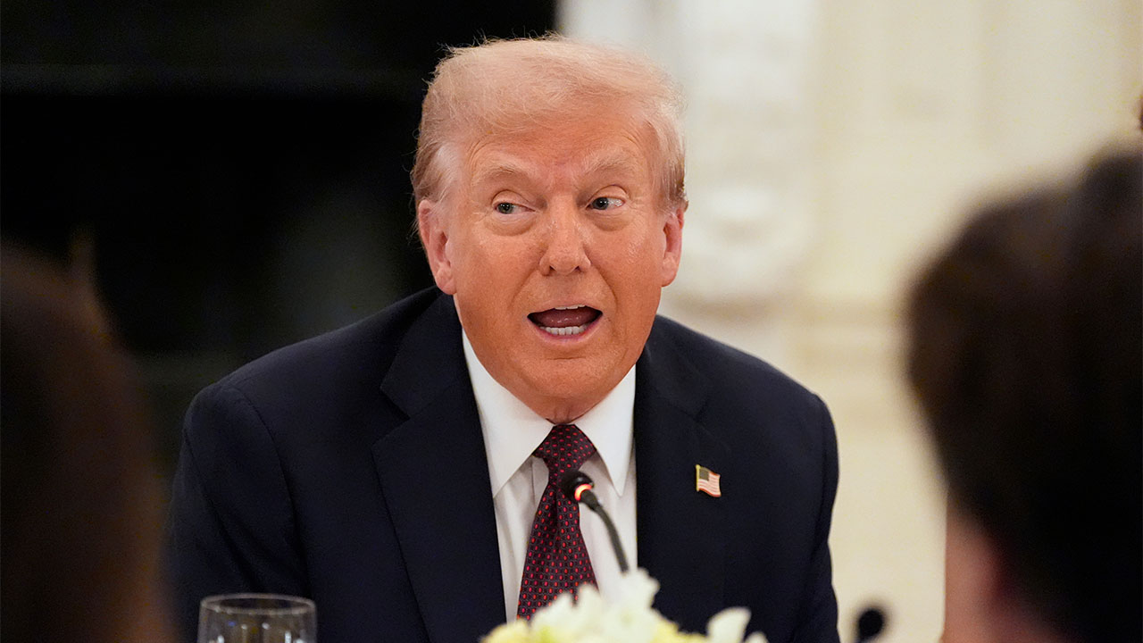 트럼프, "조만간 꽤 상당한 반도체 관세 발표할 것"