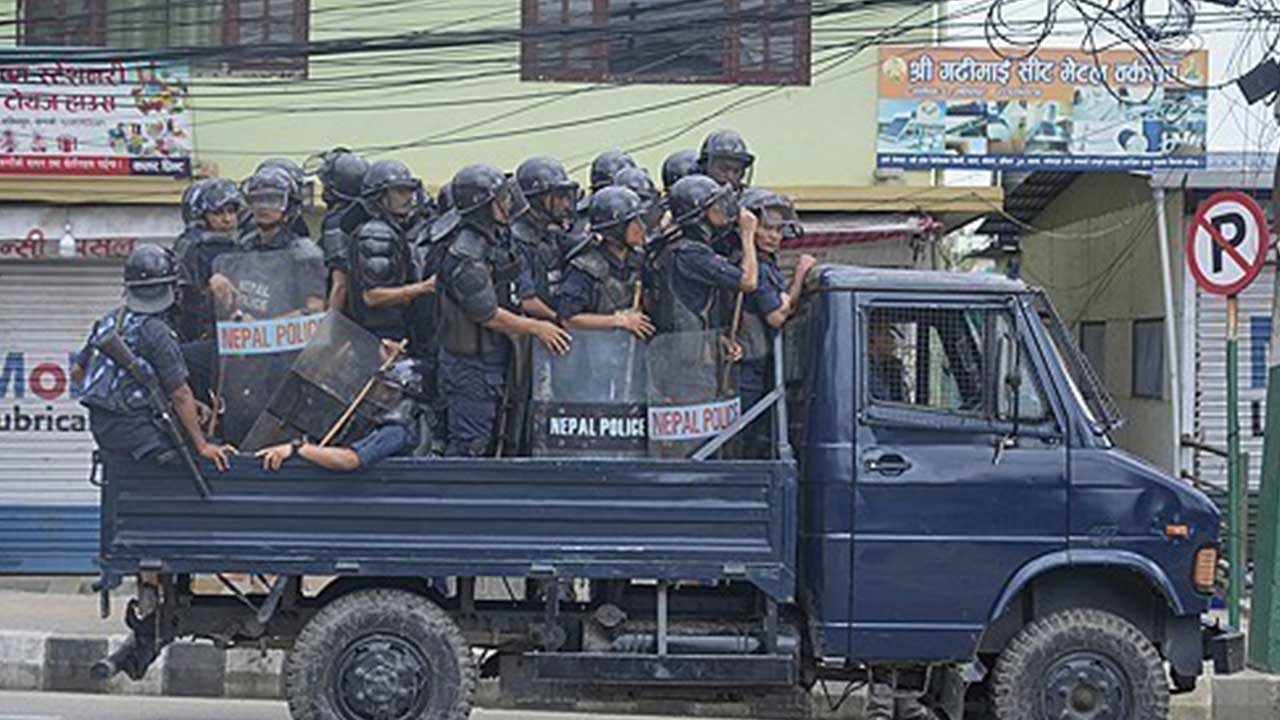 네팔 정부, 유혈 충돌 시위로 19명 숨지자 "다시 SNS 접속 허용"
