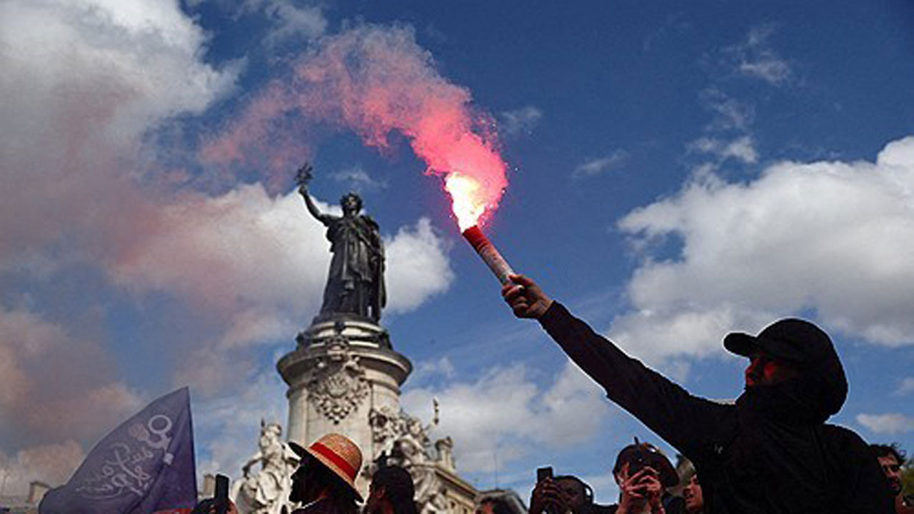 긴축 재정 반발에 프랑스 전역서 '국가 마비' 시위‥수백 명 체포