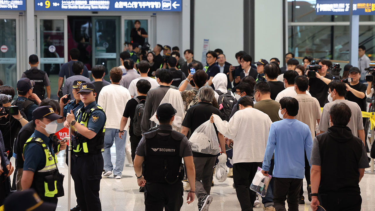 [속보] 석방 근로자 316명 태운 전세기 인천국제공항 착륙