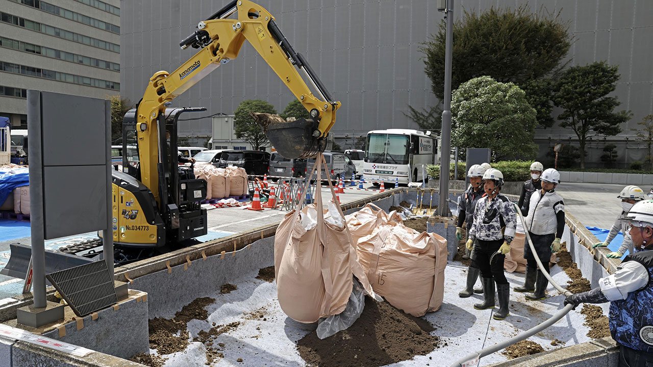 일본 후쿠시마 오염흙, 도쿄 도심 부처 화단에 사용