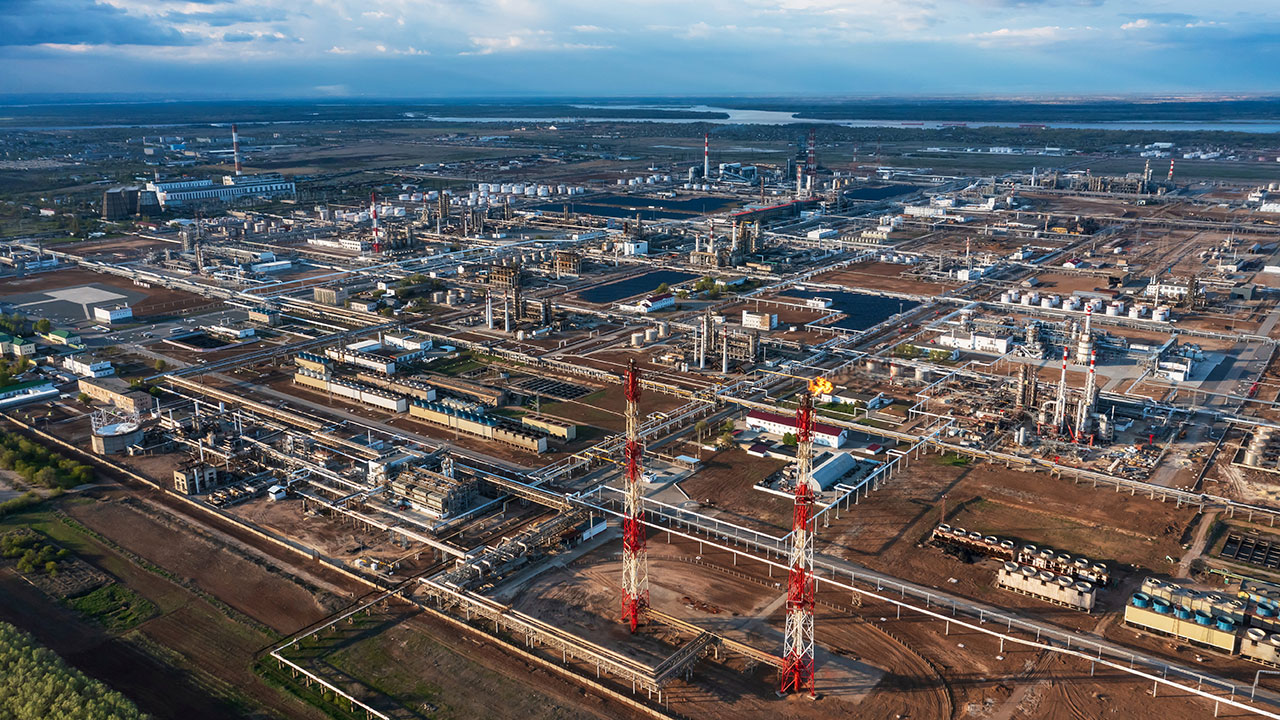 러시아 북서부 키리시 정유시설, 우크라이나 드론 공습으로 화재