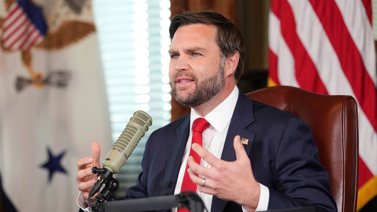 미 부통령, 피살 우파 청년 활동가 대신 쇼 진행 "좌파 극단주의 암살 배후"