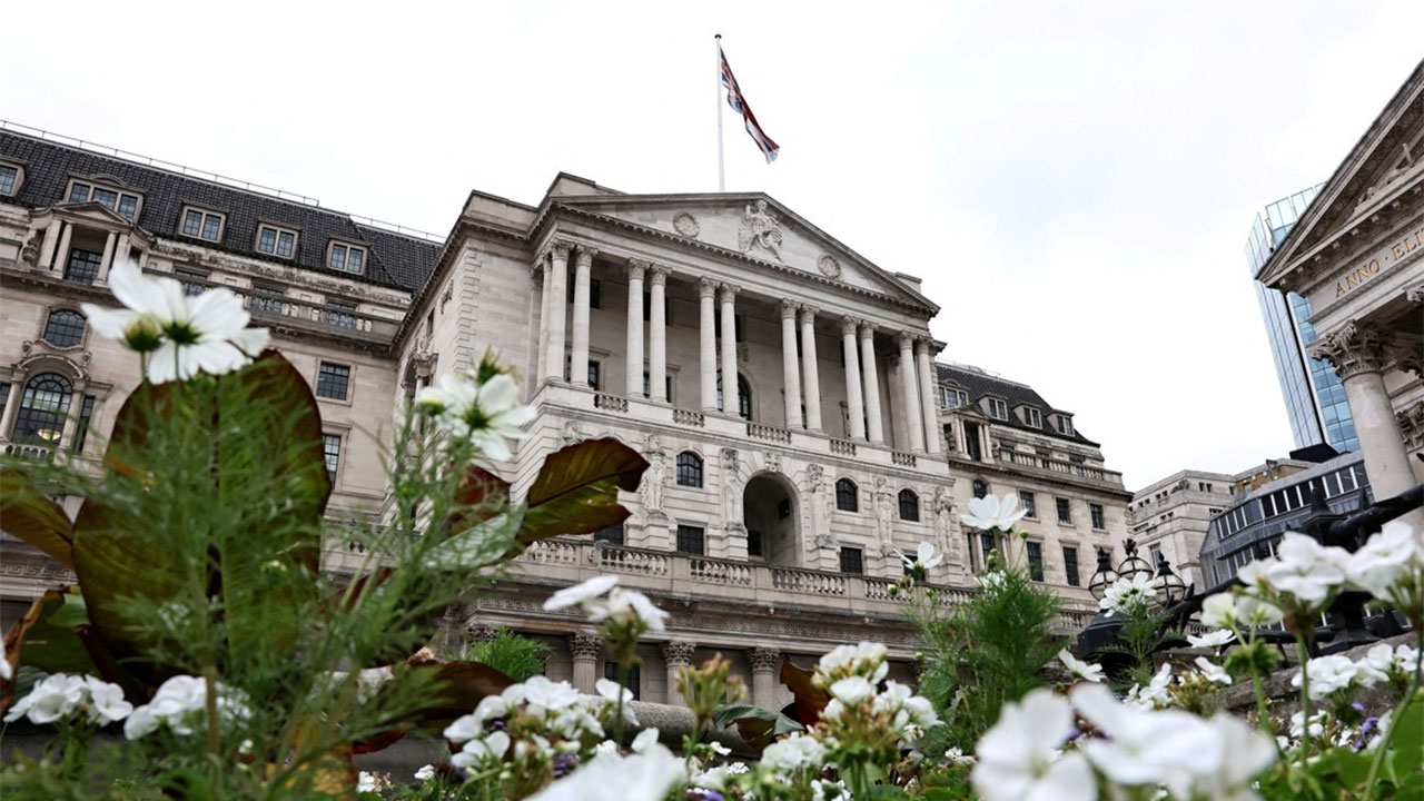 영, 기준금리 4%로 동결‥양적 긴축 속도 늦춰