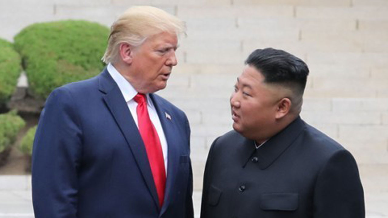 백악관 "트럼프, 김정은과 전제조건 없는 대화에 열려 있어"
