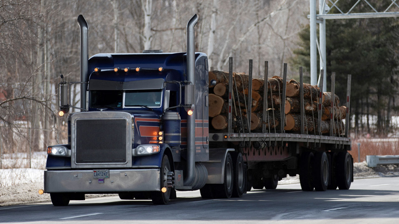트럼프 "중·대형 트럭에 25% 관세, 11월 1일부터 발효"