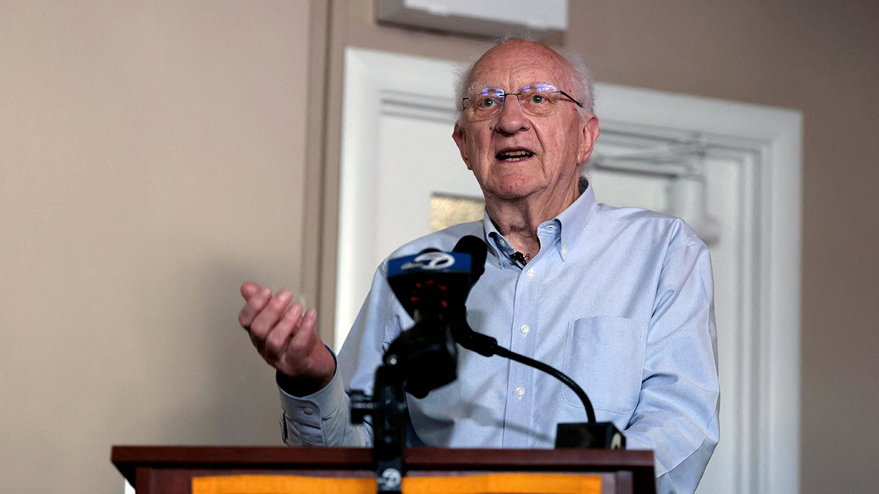 노벨물리학상 수상 클라크 "트럼프 연구지원금 삭감은 재앙"