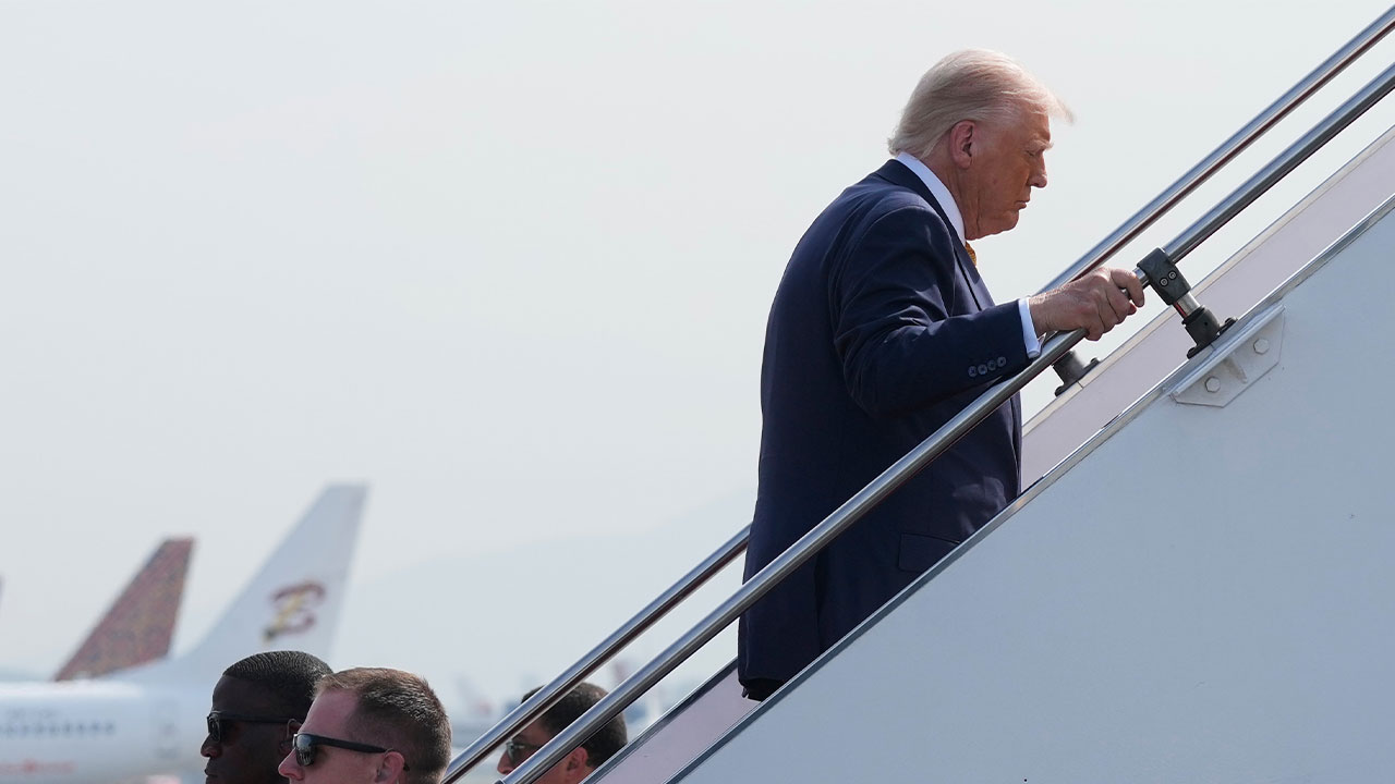 트럼프, 말레이 1박2일 방문 마치고 다음 순방지 일본으로 출발