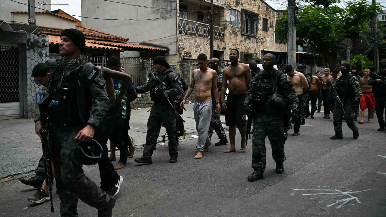 브라질서 대대적 갱단 해체 작전‥"최소 64명 사망"