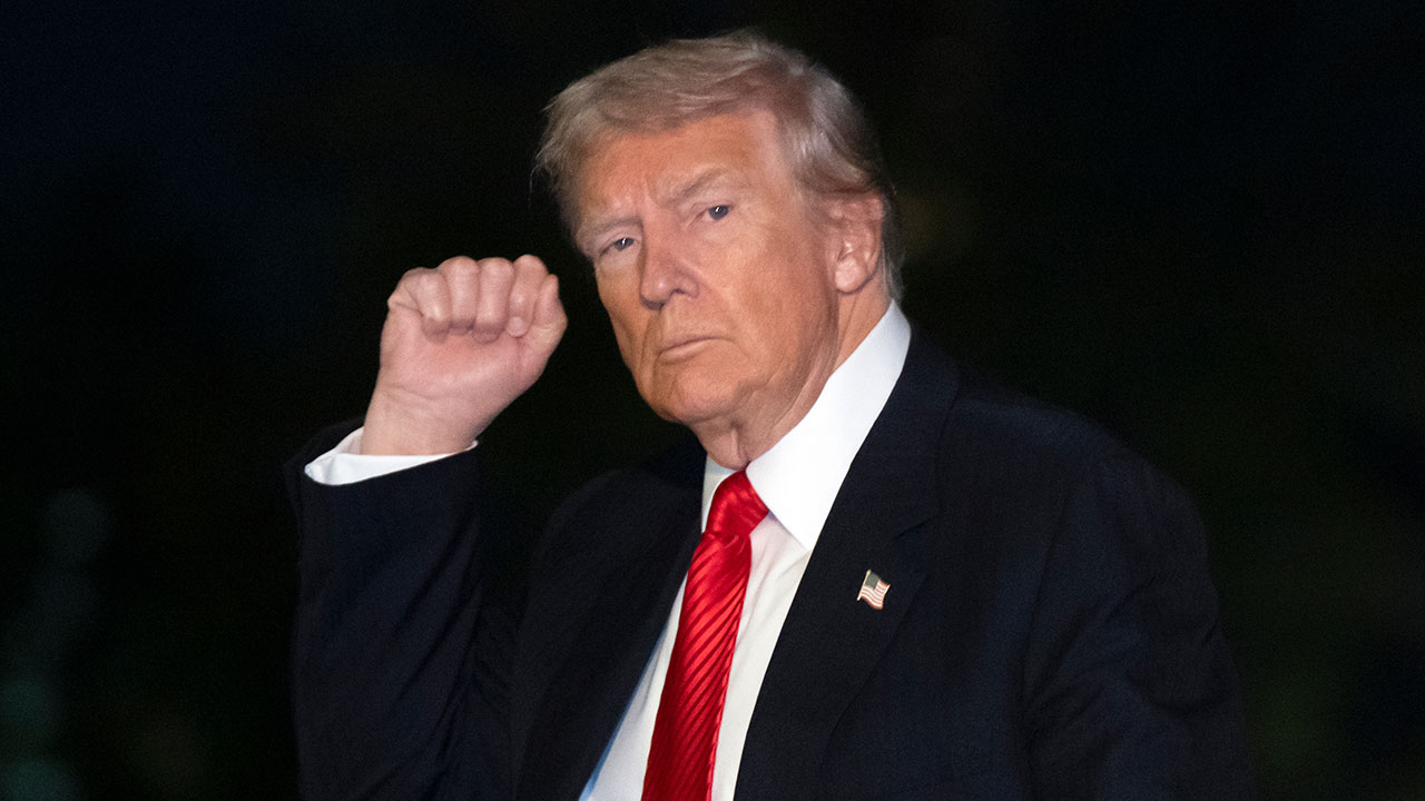 트럼프 "대법원 관세 재판, 패배 않기를 신께 기도‥법정에 안 나가"