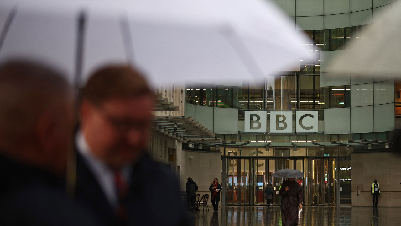 트럼프, BBC에 1.5조원 소송 위협‥BBC회장 "판단오류 사과"