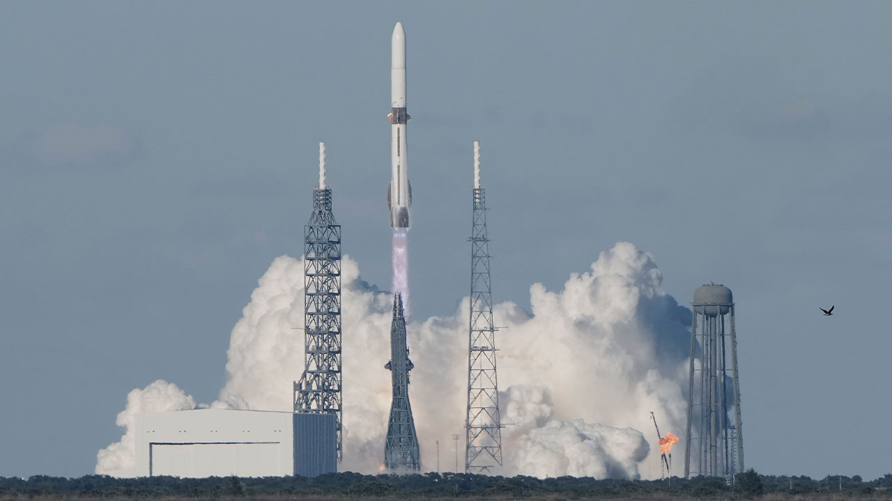 블루오리진, 화성탐사선 탑재 로켓 발사‥부스터 회수도 성공