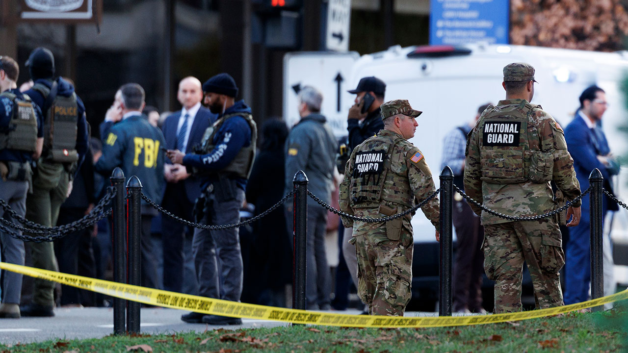 트럼프, 총격 사건 후 반이민 고삐‥"19개 우려국 영주권 재조사"