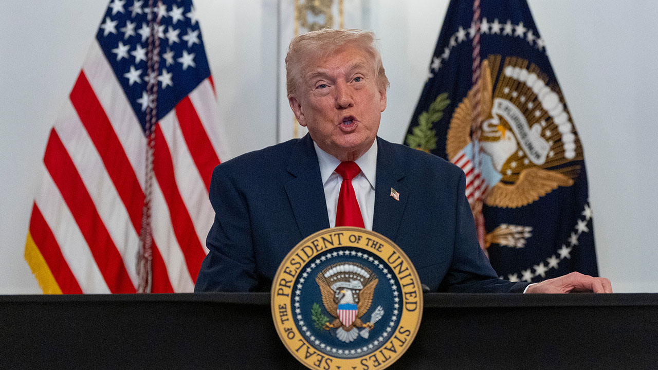 트럼프, 심야 SNS로 "제3세계로부터 이주 영구 중단"