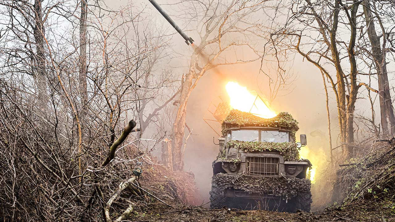 러시아 "우크라 동부 마을 2곳 장악"‥종전안 논의 중 공세
