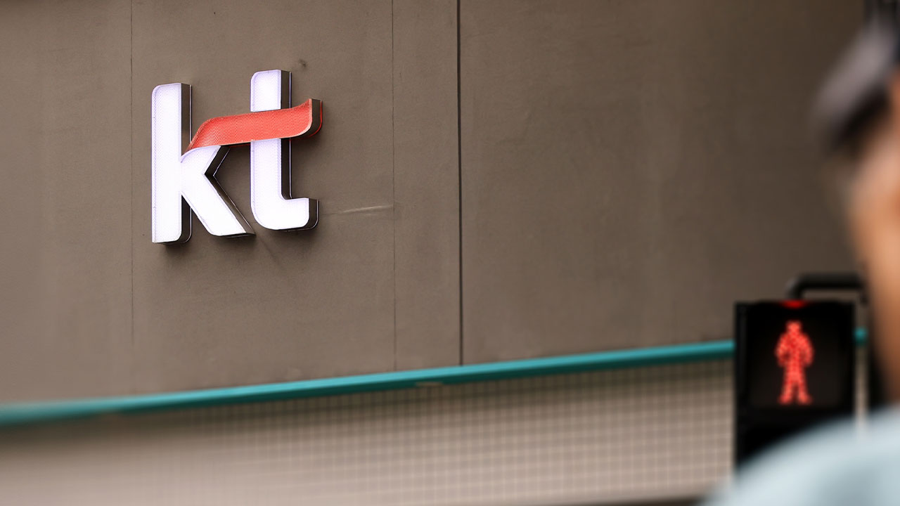 '위약금 면제' KT 21만 명 빠져나가‥SKT 이탈 넘어서