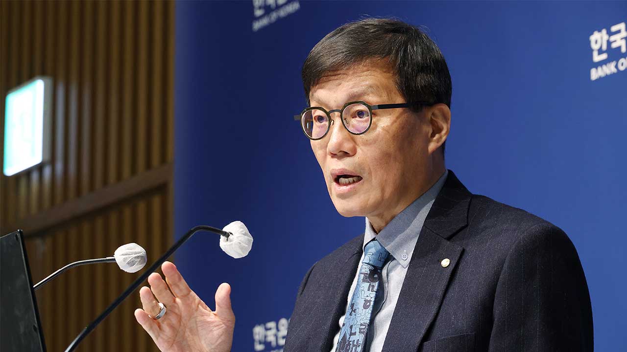 한은 총재 "달러 강세·지정학 리스크 등으로 환율 올라"