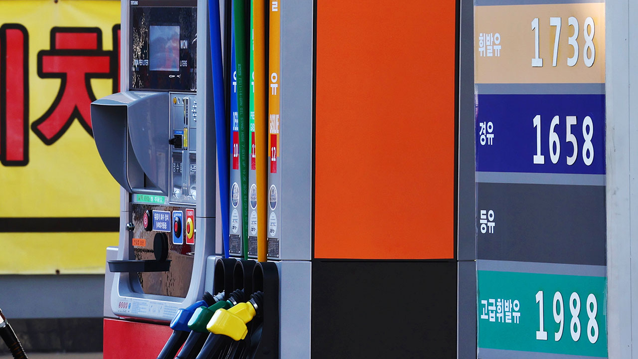 국내 주유소 기름값 6주 연속 하락‥다음 주도 내릴 듯