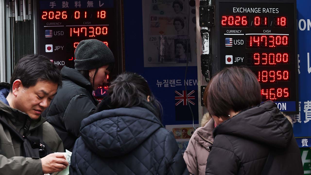 '달러 보험' 소비자경보 내린 금감원, 은행·보험사 줄소환 