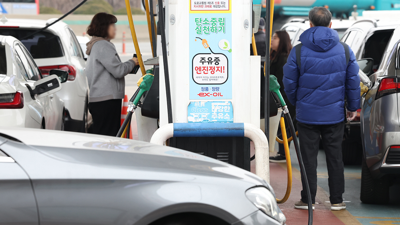 국내 주유소 기름값 7주 연속 하락‥"다음 주 상승 전환"