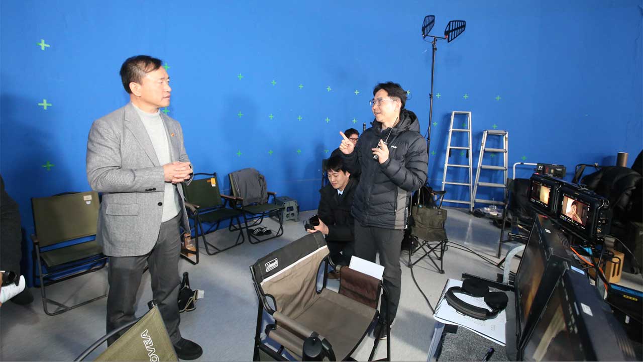 김종철 방미통위원장, MBC·SBS 제작 현장 방문