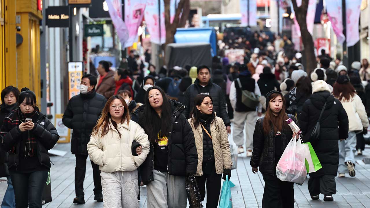 외국인 전문 인력 근로자 절반 이상 월평균 수입 300만 원 이상