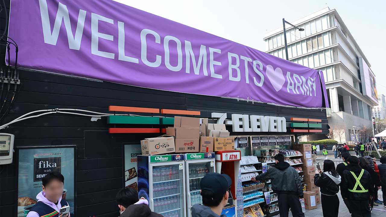 "생수 9배·앨범 215배"‥BTS 공연에 광화문 편의점 매출 폭증