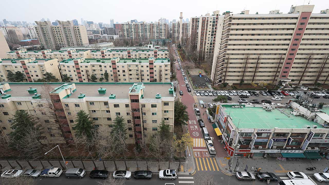 서울 초고가 아파트값은 내리고, 하위는 오르고‥양극화 일부 완화