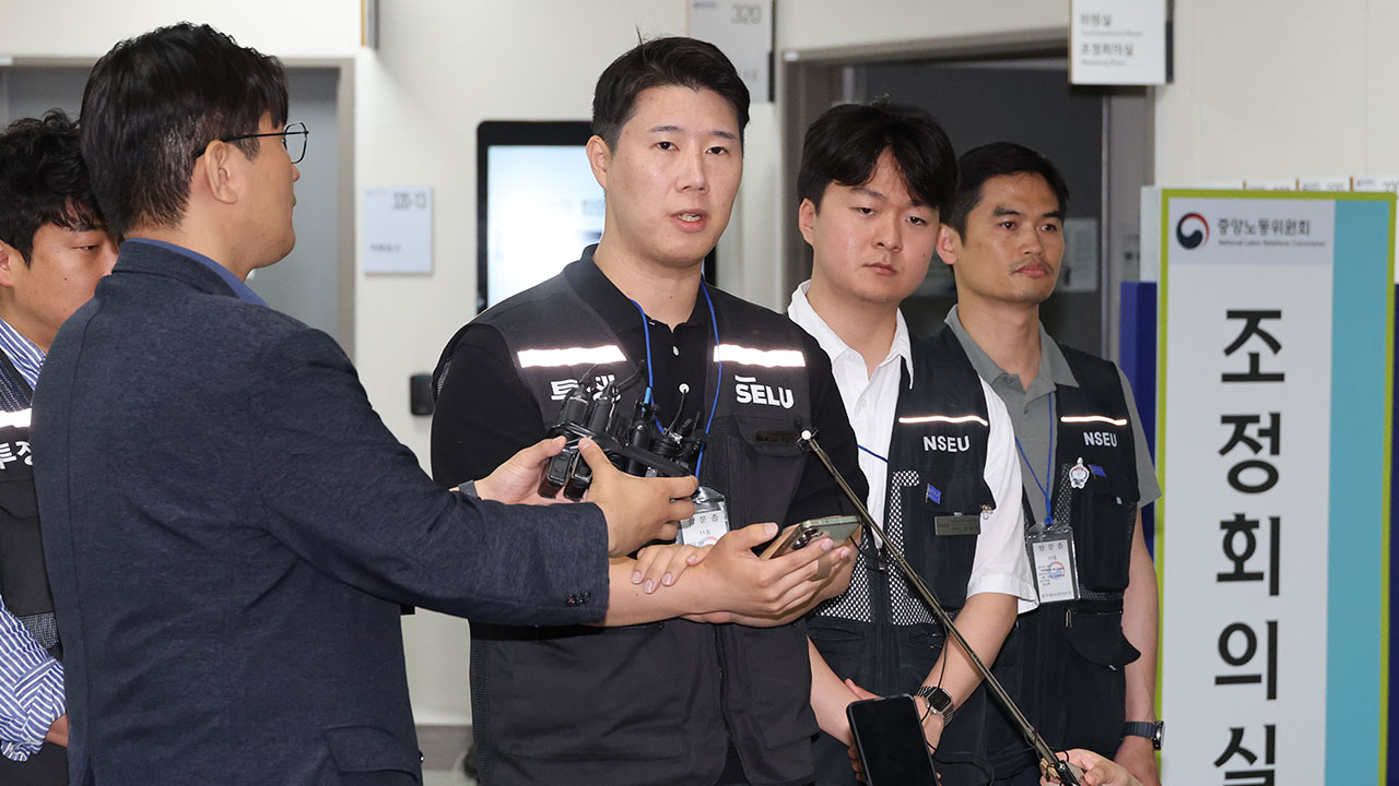 [속보] 삼성전자 초기업노조 "사측 조정안 거부에 내일부터 파업"