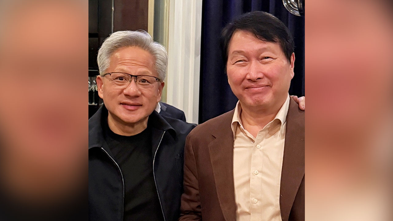 최태원·젠슨 황 대만서 회동‥AI 메모리 협력 방안 논의