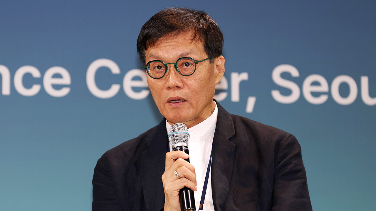 이창용 "AI 호황 수익, 어떻게 쓸지는 민간기업이 결정해야"