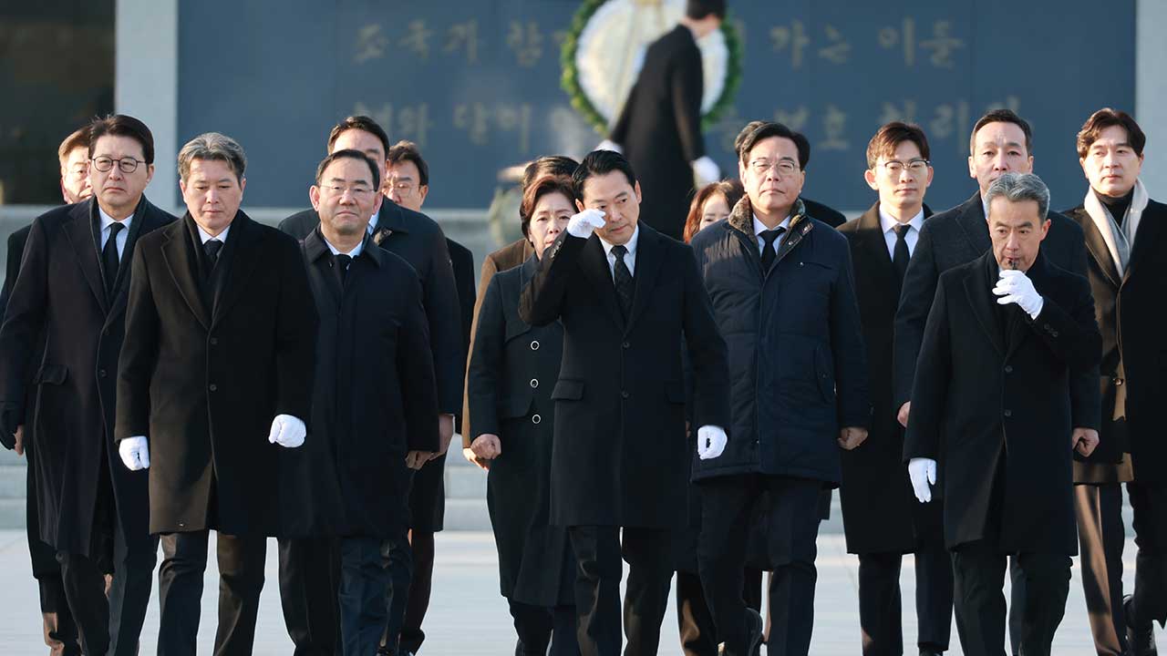 국힘 지도부 현충원 참배‥장동혁 "국민을 위한 정치"