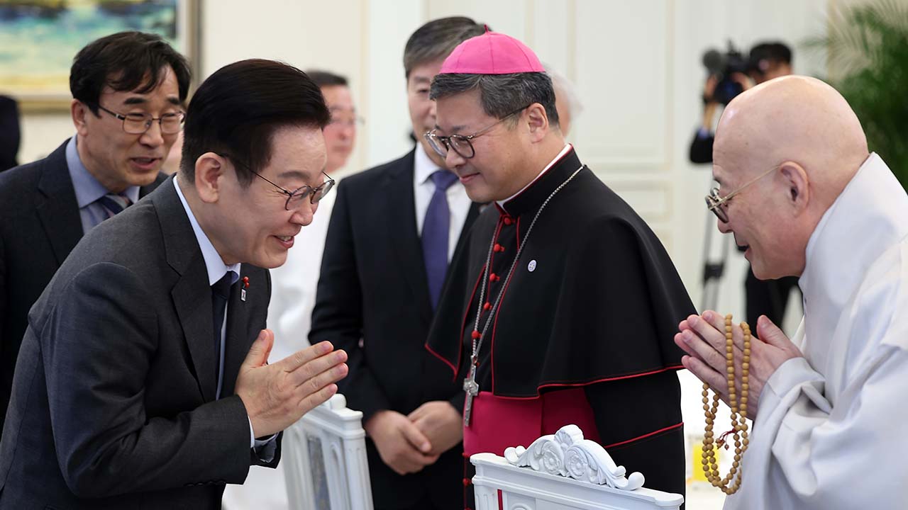 종교 지도자들, 이 대통령 만나 "해악 끼치는 종교 단체 해산"
