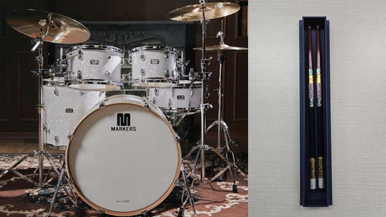 한일 정상 간 선물 교환‥이 대통령, 다카이치 총리에 '나전칠기 드럼 스틱' 선물