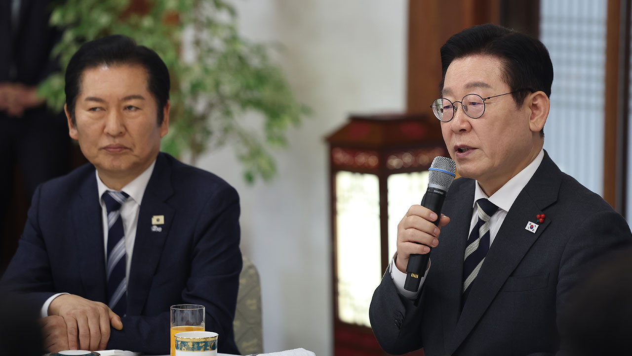 이 대통령-與 지도부 만찬, 화기애애 분위기 속 "반명이냐" 뼈있는 농담도