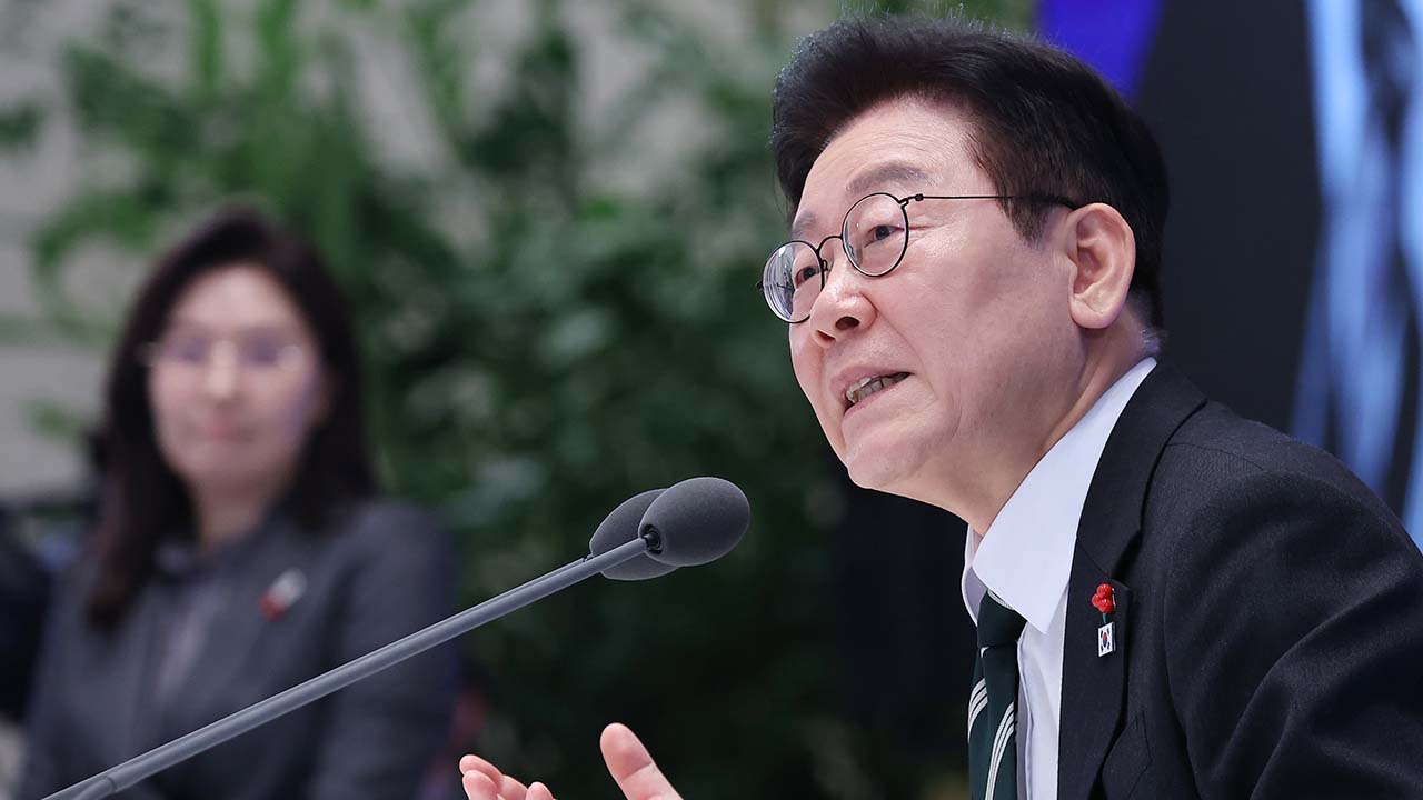 이 대통령 "종교의 정치개입, 나라 망하는 길‥반란 행위와 같아"