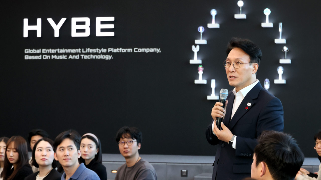 하이브 찾은 국무총리‥"응원봉으로 지킨 광화문 광장에서 BTS 컴백‥큰 의미"