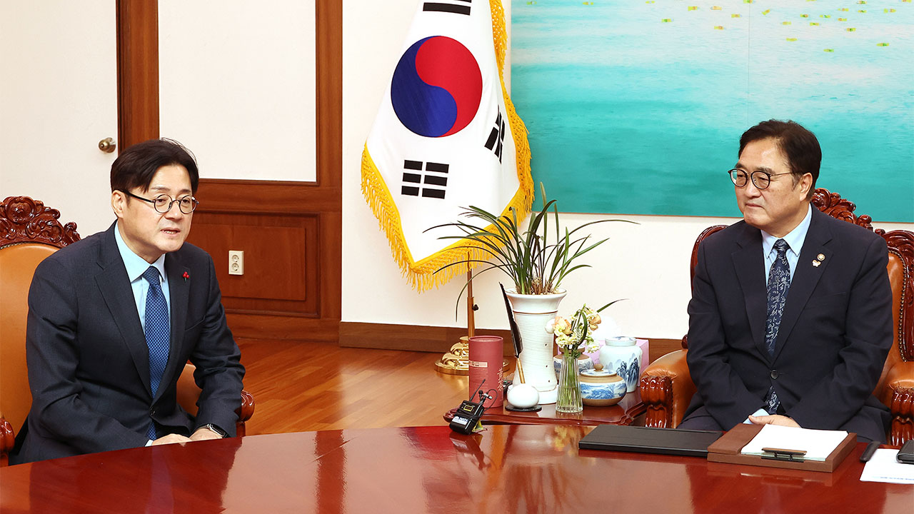 우원식 "국민투표법 개정해야"홍익표 "잘 소통하겠다"