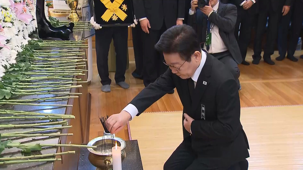 [속보] 이재명 대통령, 고 이해찬 전 총리 빈소 조문‥무궁화장 추서