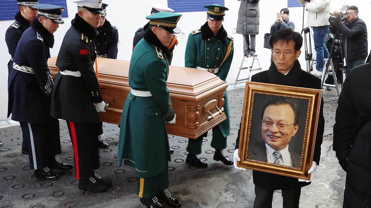 이해찬 전 총리 시신, 빈소 마련된 서울대병원 장례식장 도착