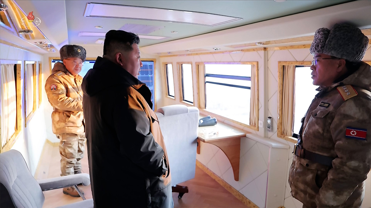 북 "어제 대구경 방사포 시험사격"‥김정은 "공격력 극대화"