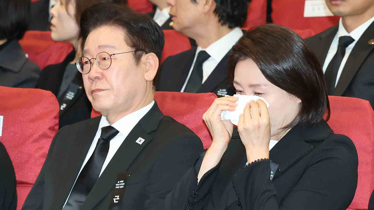 이 대통령 부부, 고 이해찬 전 총리 영결식 참석‥연신 눈물