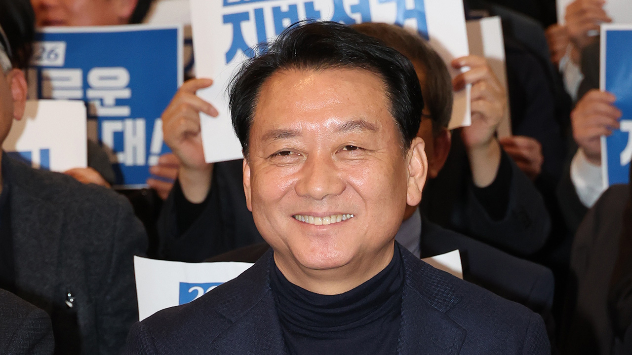 이광재, 강원지사 선거 불출마 선언‥우상호 "어려운 결단 고마워"