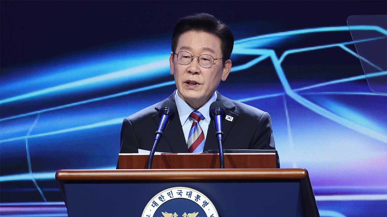 이 대통령 "남부내륙철도, 국도 대전환 시작‥1극 체제 한계"